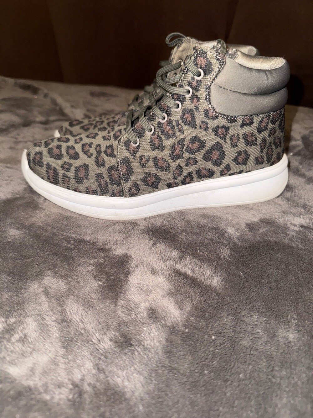 Clark’s Cloudsteppers Leopard Print Wedge Sneakers Size 9 Lace Up Casual Shoes